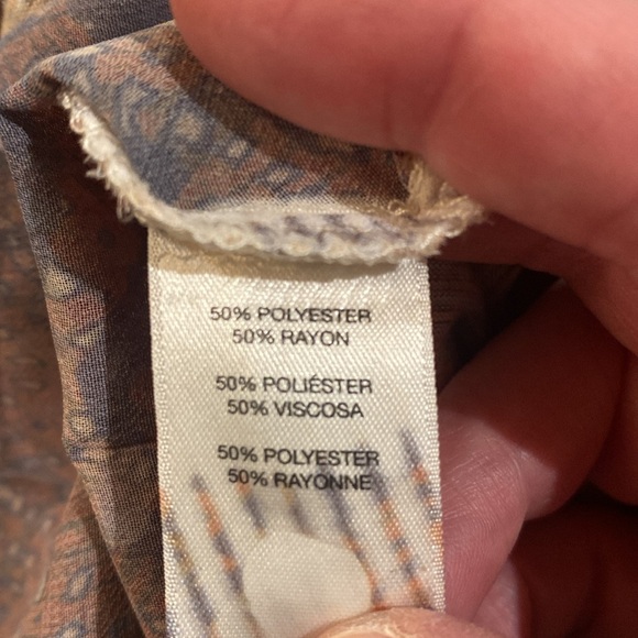 Chico’s blouse size 1? I’d say Lg - Picture 6 of 8